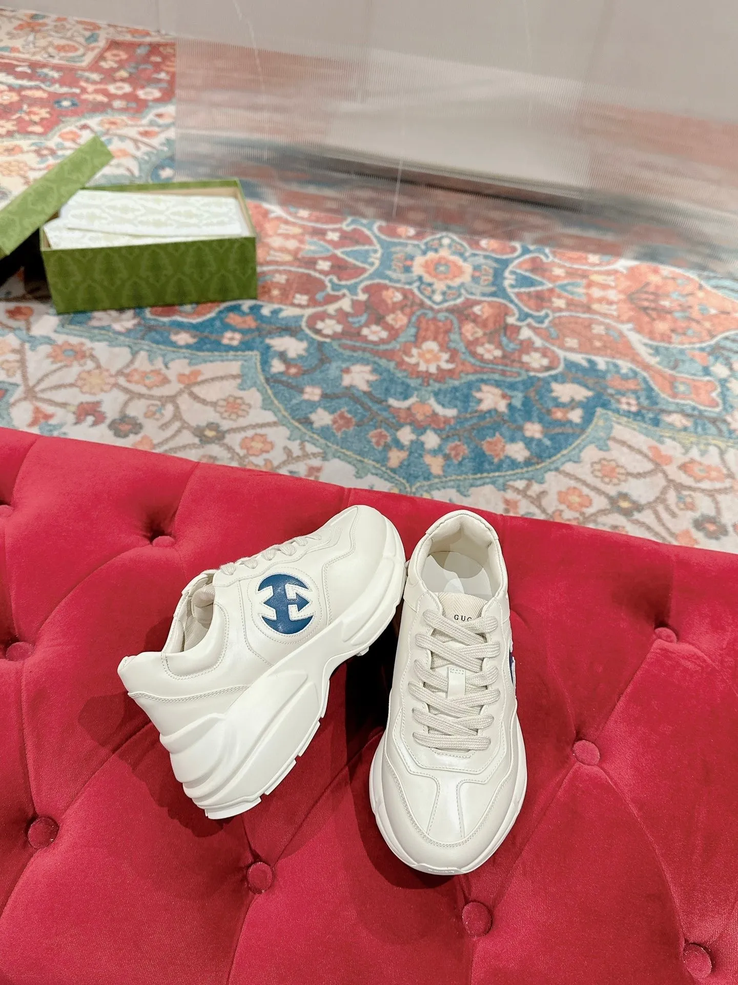 Top quality P800, ordinary P620🇮🇹Italy🇮🇹Gucci🇮🇹Dad shoes (purchase grade) (original) 👑 The original version purchased from Taikoo Hui has been continuously improved and upgraded in details, from the packaging of the shoes - anti-counterfeiting logos - shoe box accessories - fabric optimization - outsole technology - stitching - oil edge technology. We do our best ◼️ Outsole: original plate molding ◼️ Upper: original grade A imported cowhide 🐮 ◼️ Inner: original grade A mixed sheepskin 🐑 ◼️ Feet: original grade A mixed sheepskin 🐑 ◼️ Medium and low belt logo + original injection molding foot technology + original lasting technology ◼️ Original full set of customized packaging (anti-counterfeiting chip + a cloth bag + Gucci card envelope + electronic invoice with credit card slip + shoelaces) ◼️ All details of the higher version are consistent with the original version (pay attention to comparison) ◼️ Code number: 35 to 40 for women, 39-44 for men